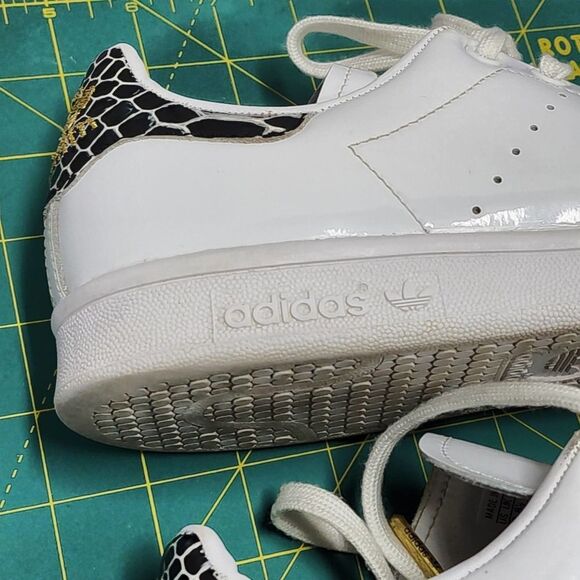 Adidas Stan Smith shiny white black snakeskin FV3422 10 - Picture 12 of 12